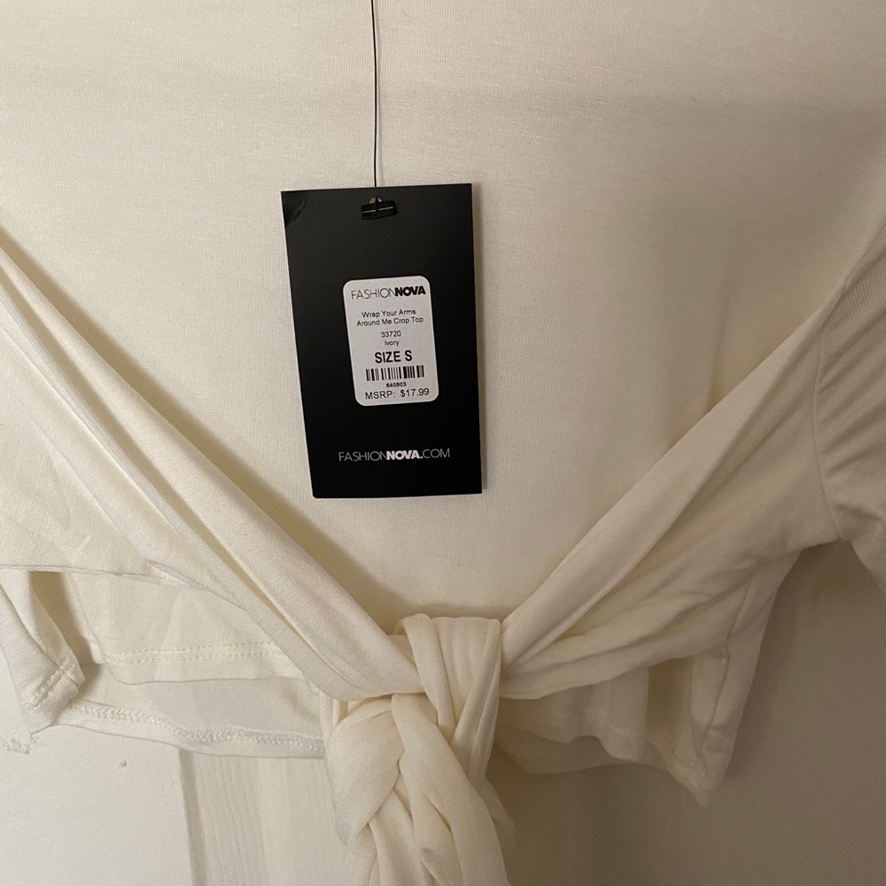 Fashion Nova NWT cropped ivory t shirt - Picture 2 of 3
